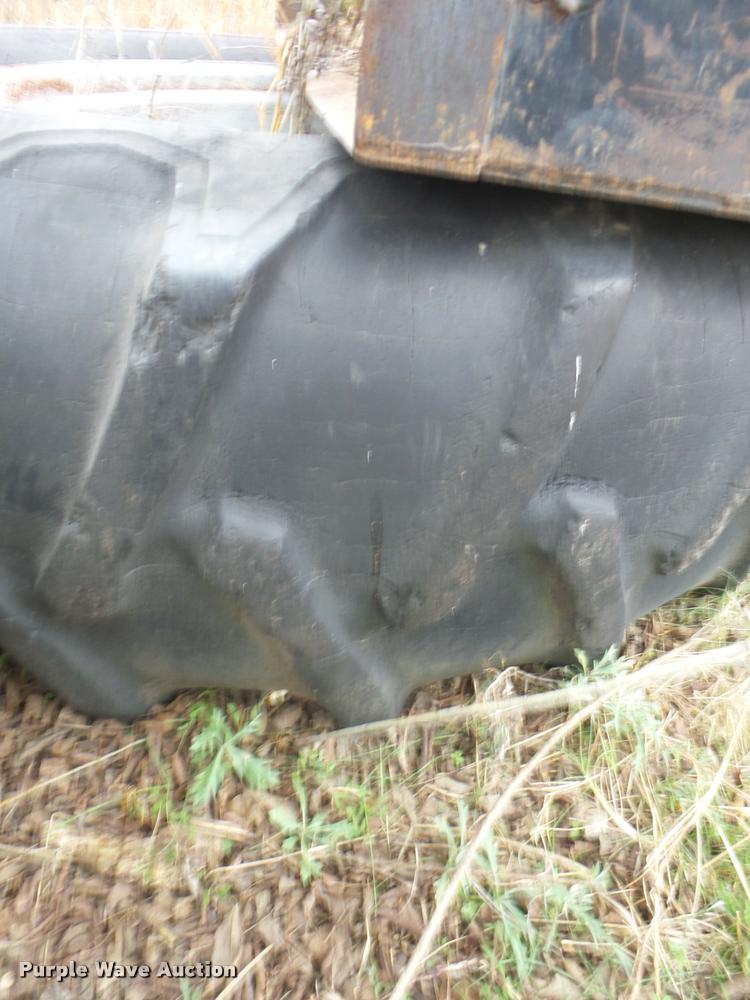 image for item J8673 1975 International Farmall 1566 Tractor