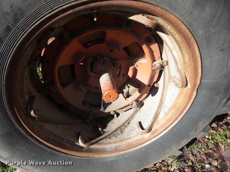 image for item J8674 1965 Case 941 tractor