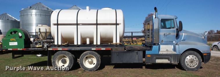 image for item J8685 1990 Kenworth T600 tank truck
