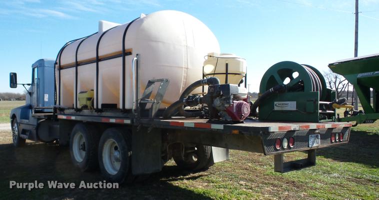 image for item J8685 1990 Kenworth T600 tank truck