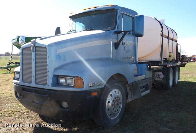 image for item J8685 1990 Kenworth T600 tank truck
