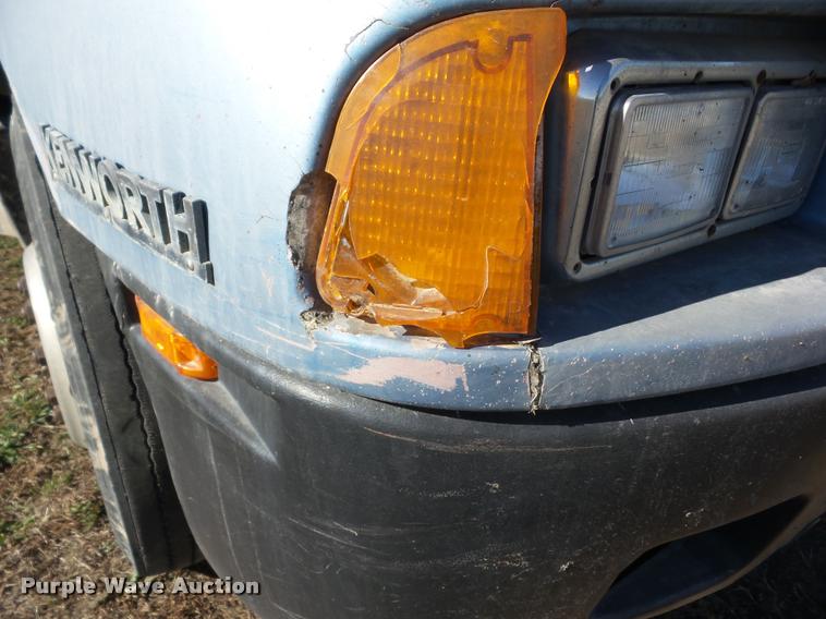 image for item J8685 1990 Kenworth T600 tank truck