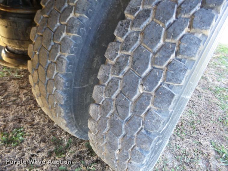 image for item J8685 1990 Kenworth T600 tank truck