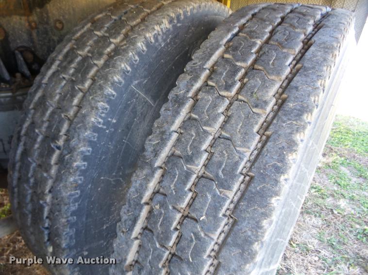 image for item J8685 1990 Kenworth T600 tank truck