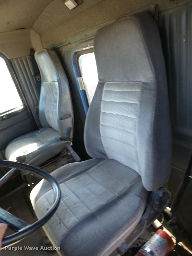 image for item J8685 1990 Kenworth T600 tank truck