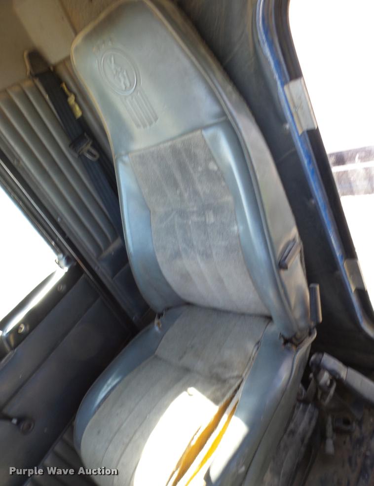 image for item J8685 1990 Kenworth T600 tank truck