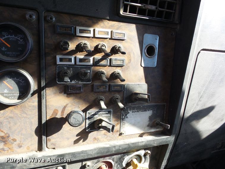 image for item J8685 1990 Kenworth T600 tank truck