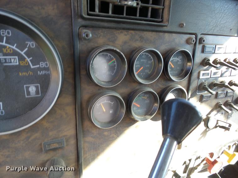 image for item J8685 1990 Kenworth T600 tank truck