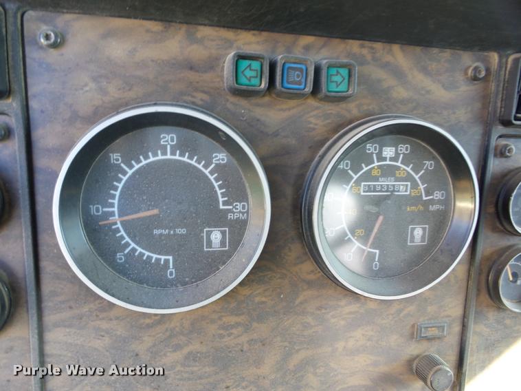 image for item J8685 1990 Kenworth T600 tank truck