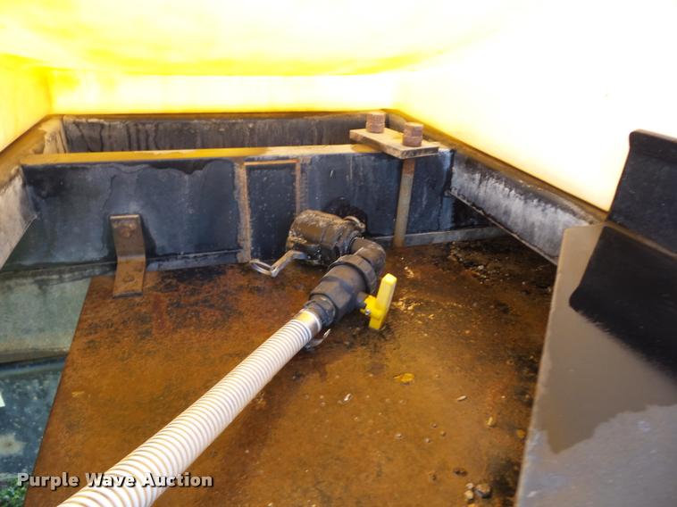 image for item J8685 1990 Kenworth T600 tank truck