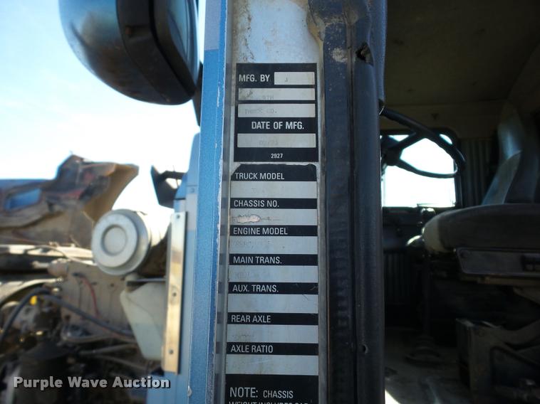 image for item J8685 1990 Kenworth T600 tank truck