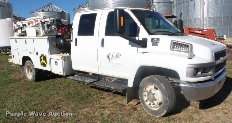 image for item J8686 2007 Chevrolet C5500 Crew Cab service truck with crane