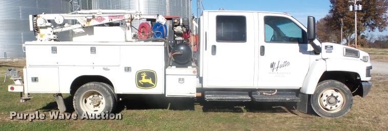 image for item J8686 2007 Chevrolet C5500 Crew Cab service truck with crane