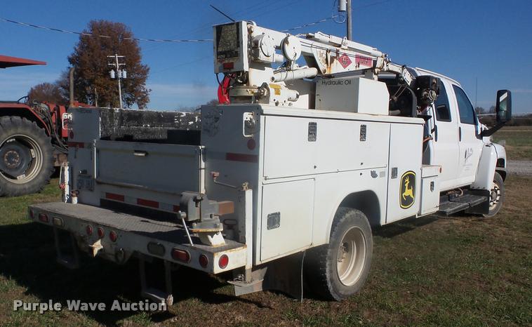 image for item J8686 2007 Chevrolet C5500 Crew Cab service truck with crane