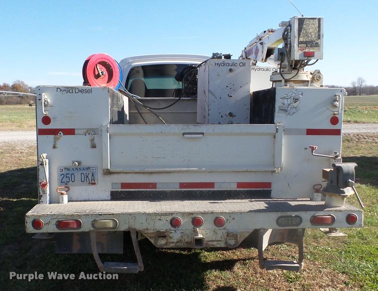 image for item J8686 2007 Chevrolet C5500 Crew Cab service truck with crane