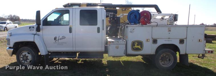 image for item J8686 2007 Chevrolet C5500 Crew Cab service truck with crane