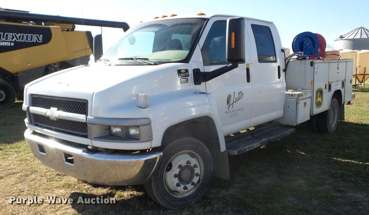 image for item J8686 2007 Chevrolet C5500 Crew Cab service truck with crane