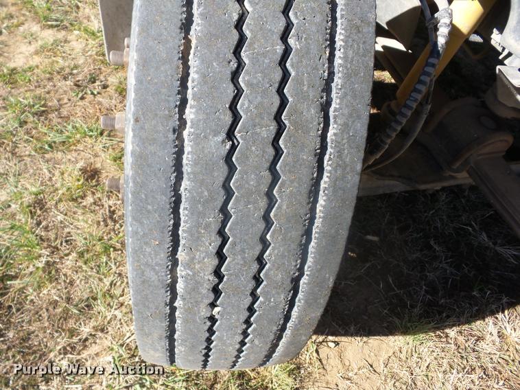 image for item J8686 2007 Chevrolet C5500 Crew Cab service truck with crane