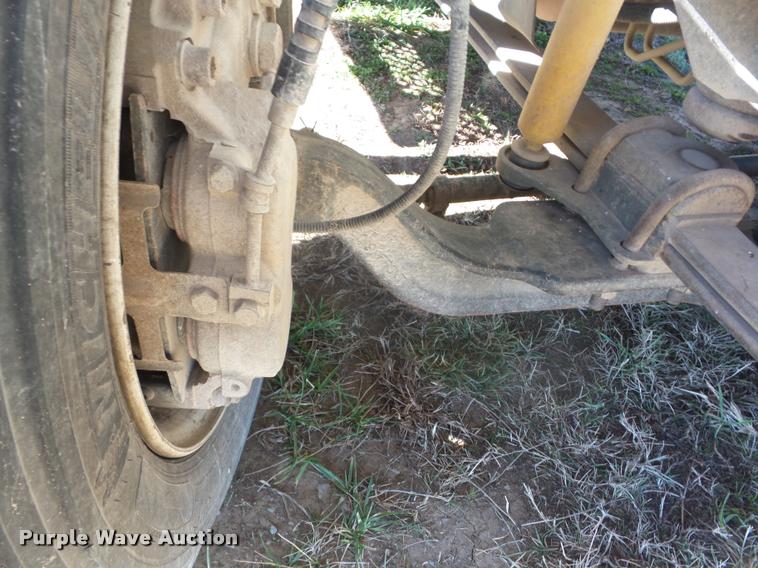 image for item J8686 2007 Chevrolet C5500 Crew Cab service truck with crane