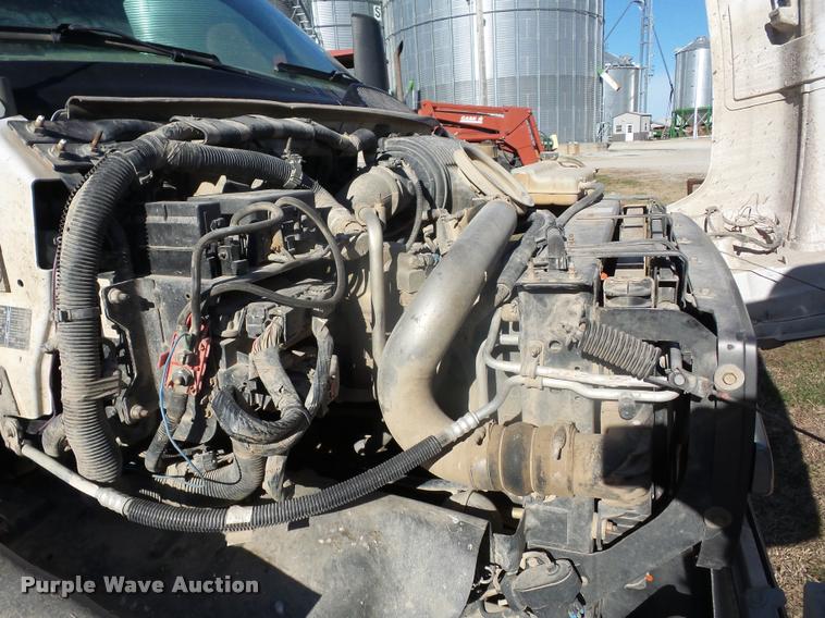 image for item J8686 2007 Chevrolet C5500 Crew Cab service truck with crane