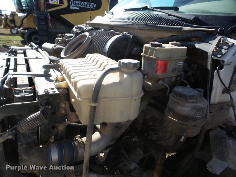 image for item J8686 2007 Chevrolet C5500 Crew Cab service truck with crane