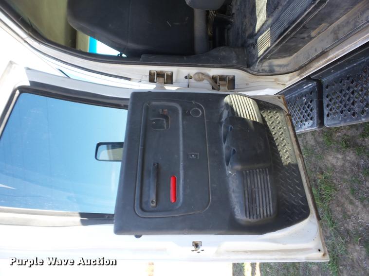 image for item J8686 2007 Chevrolet C5500 Crew Cab service truck with crane