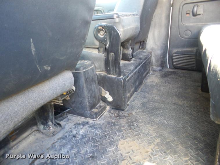 image for item J8686 2007 Chevrolet C5500 Crew Cab service truck with crane