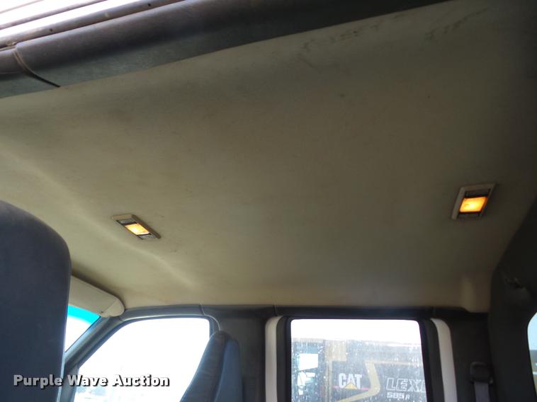 image for item J8686 2007 Chevrolet C5500 Crew Cab service truck with crane