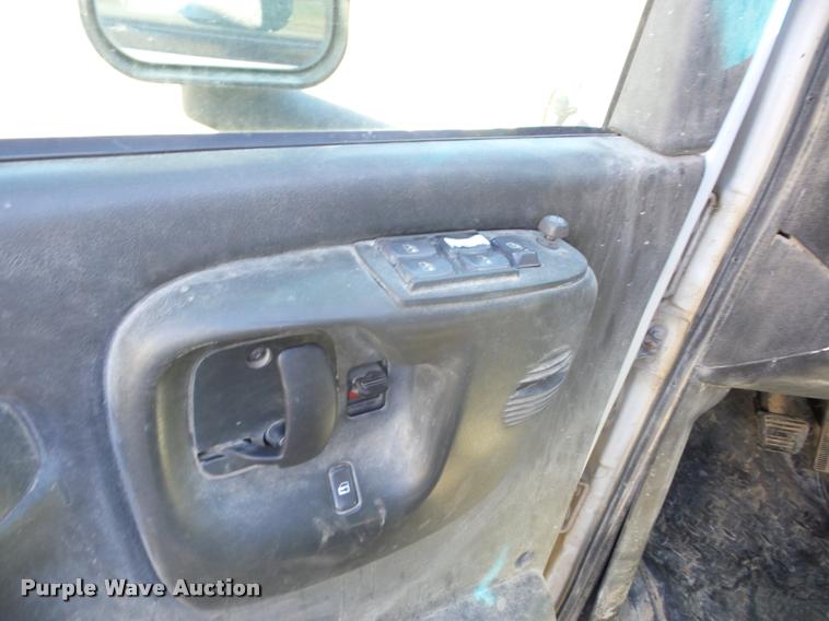 image for item J8686 2007 Chevrolet C5500 Crew Cab service truck with crane