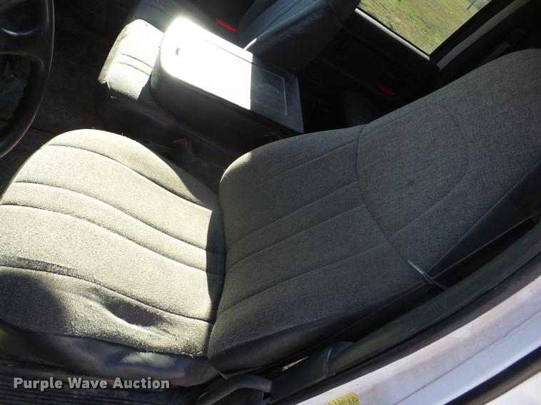 image for item J8686 2007 Chevrolet C5500 Crew Cab service truck with crane