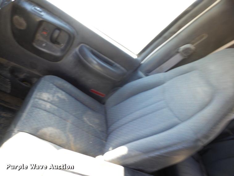 image for item J8686 2007 Chevrolet C5500 Crew Cab service truck with crane