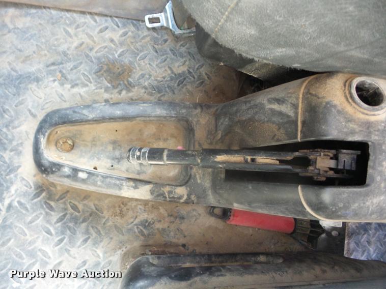 image for item J8686 2007 Chevrolet C5500 Crew Cab service truck with crane