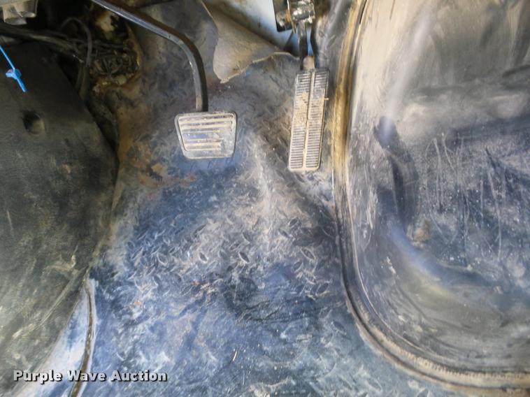 image for item J8686 2007 Chevrolet C5500 Crew Cab service truck with crane