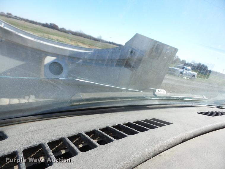 image for item J8686 2007 Chevrolet C5500 Crew Cab service truck with crane