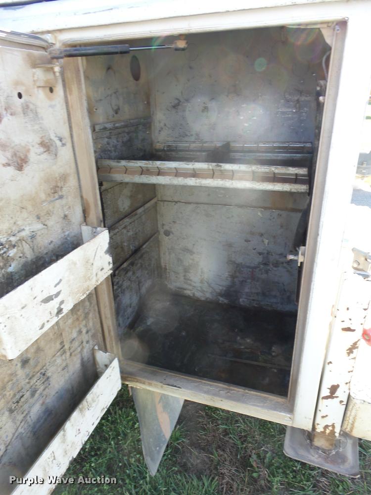 image for item J8686 2007 Chevrolet C5500 Crew Cab service truck with crane