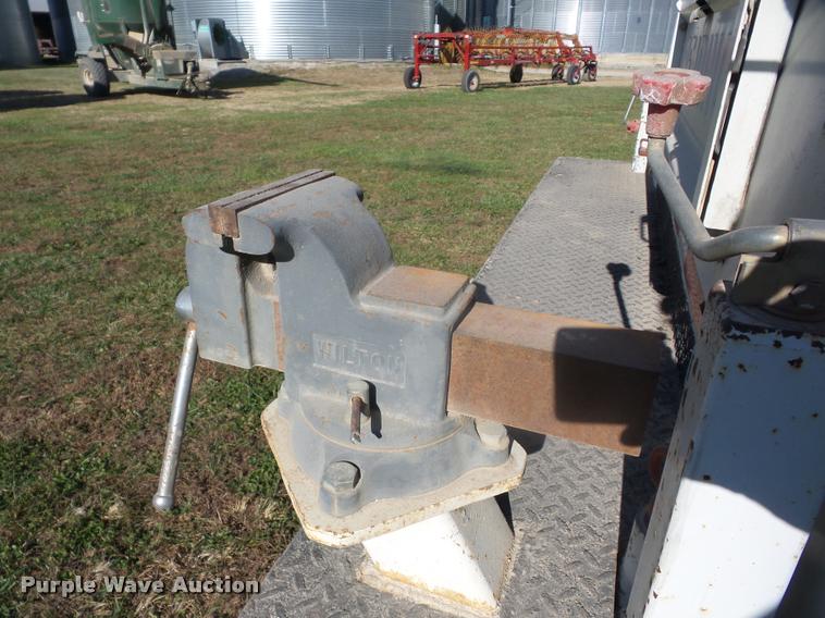 image for item J8686 2007 Chevrolet C5500 Crew Cab service truck with crane