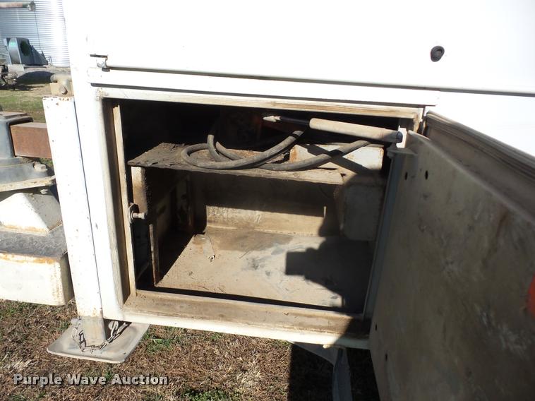 image for item J8686 2007 Chevrolet C5500 Crew Cab service truck with crane