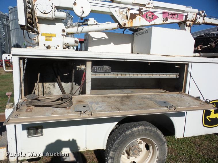 image for item J8686 2007 Chevrolet C5500 Crew Cab service truck with crane