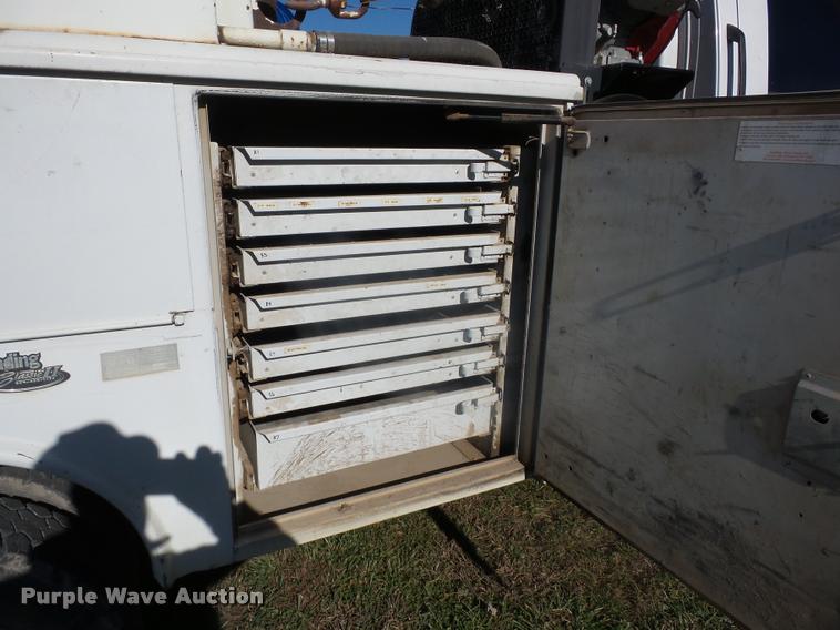 image for item J8686 2007 Chevrolet C5500 Crew Cab service truck with crane