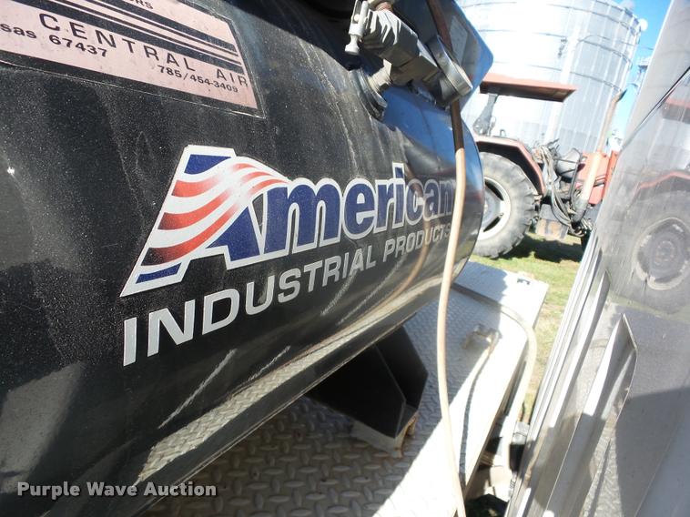 image for item J8686 2007 Chevrolet C5500 Crew Cab service truck with crane