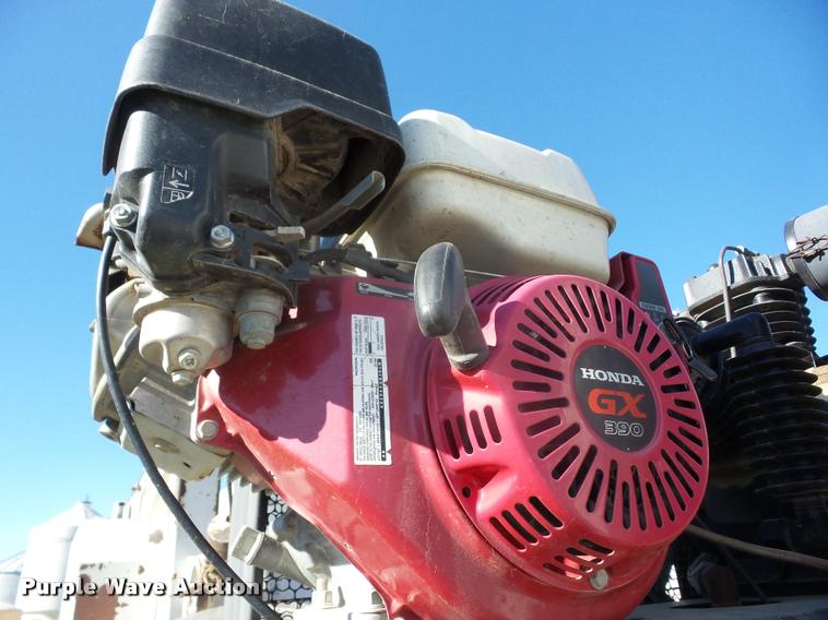 image for item J8686 2007 Chevrolet C5500 Crew Cab service truck with crane