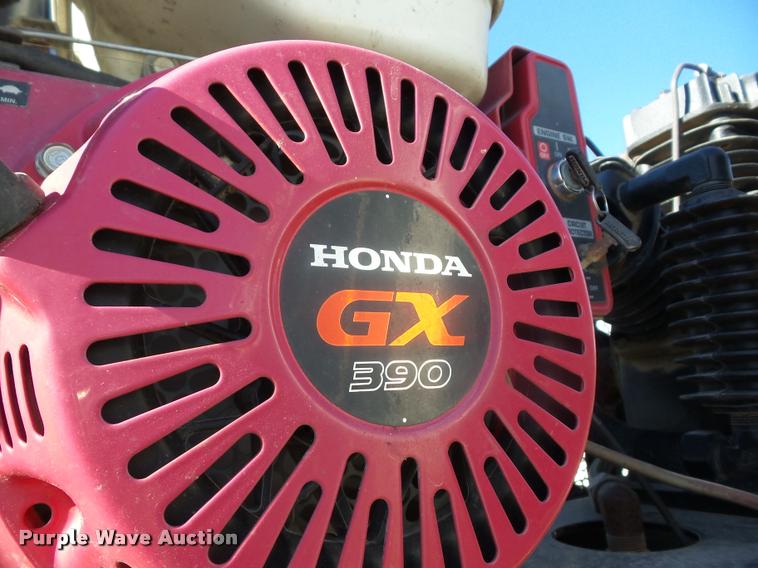 image for item J8686 2007 Chevrolet C5500 Crew Cab service truck with crane