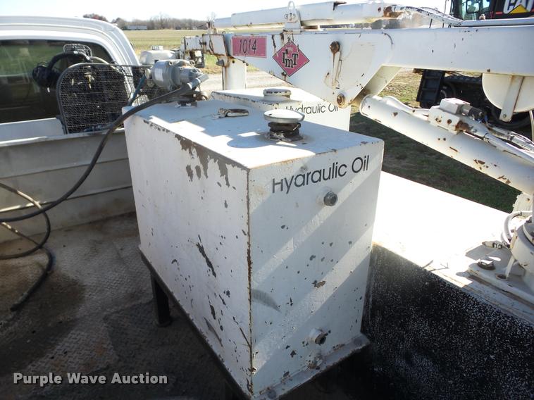 image for item J8686 2007 Chevrolet C5500 Crew Cab service truck with crane