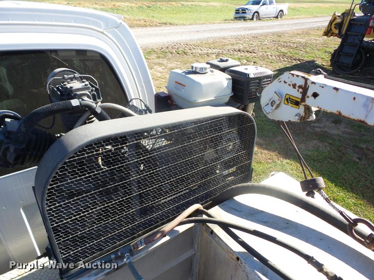 image for item J8686 2007 Chevrolet C5500 Crew Cab service truck with crane