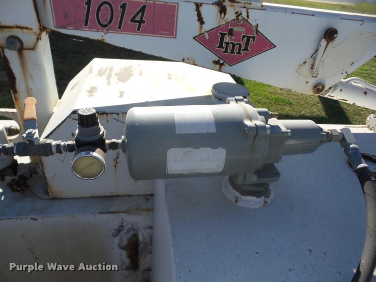 image for item J8686 2007 Chevrolet C5500 Crew Cab service truck with crane