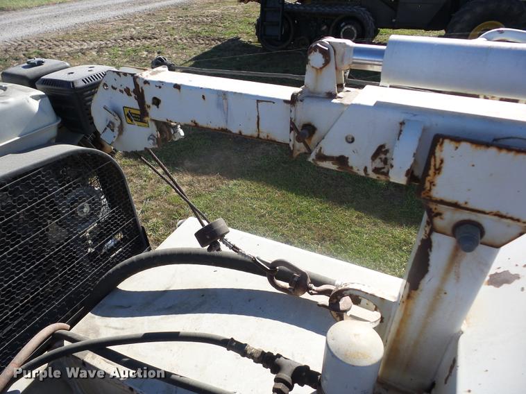 image for item J8686 2007 Chevrolet C5500 Crew Cab service truck with crane