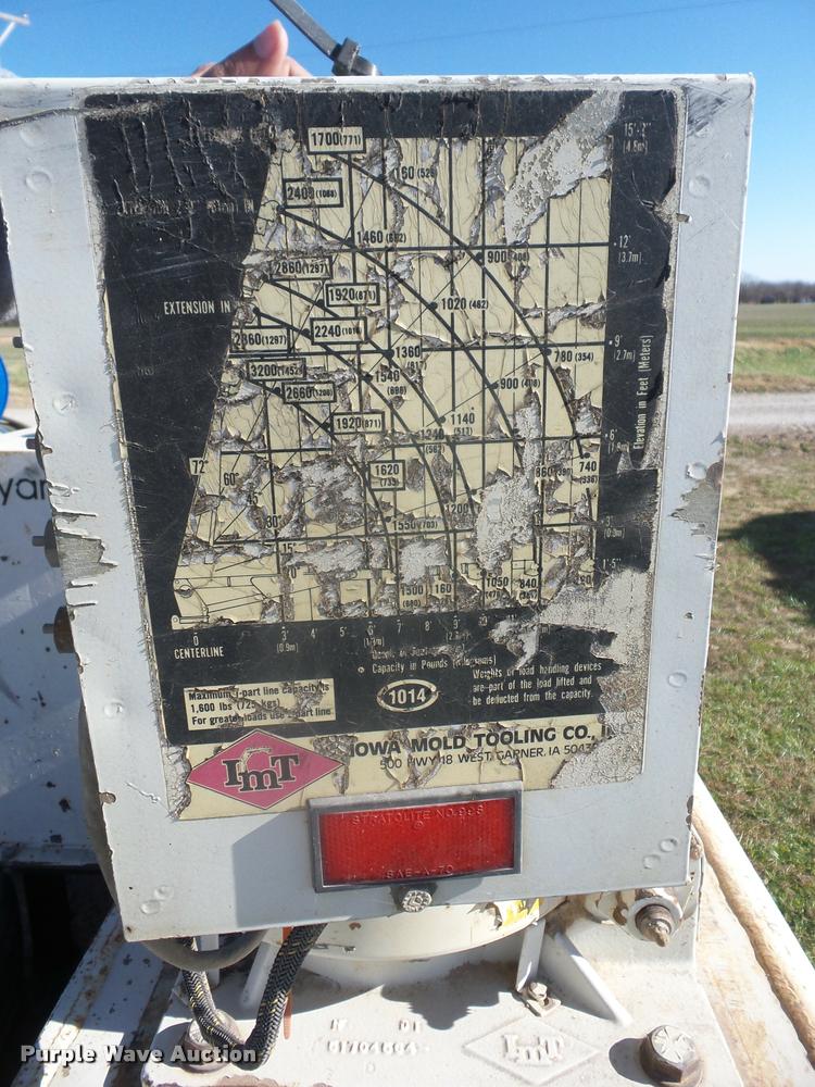 image for item J8686 2007 Chevrolet C5500 Crew Cab service truck with crane