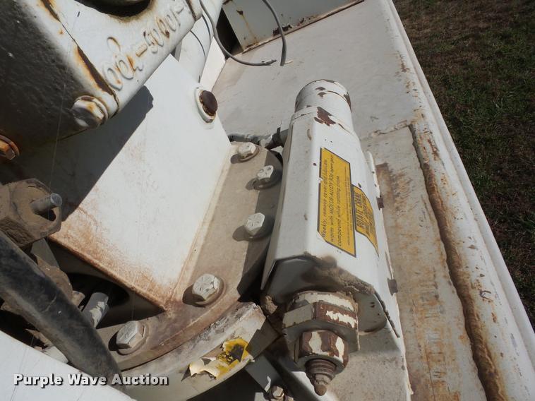 image for item J8686 2007 Chevrolet C5500 Crew Cab service truck with crane