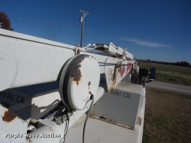 image for item J8686 2007 Chevrolet C5500 Crew Cab service truck with crane