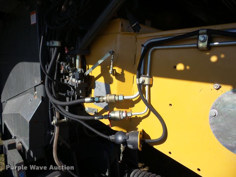 image for item J8689 2006 Lexion 585R RWA combine
